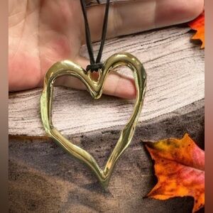 FREE PEOPLE Heart Gold Pendant Leather Necklace trendy boho vibes NEW W/tags